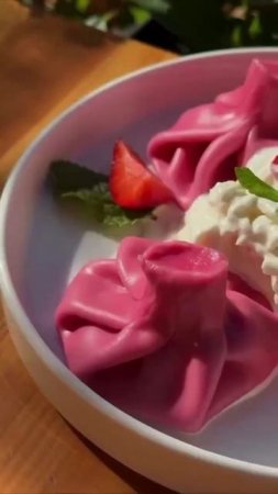 В Ростове придумали розовые хинкали с начинкой из клубники и страчателлы. Пробовали?