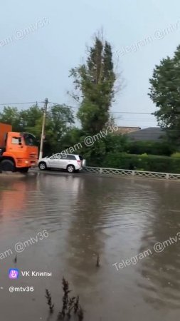 Воронежцы срочно подвезите пиво и чипсы на ул. Центральная

Отдыхают мужики, вода это их стихия.