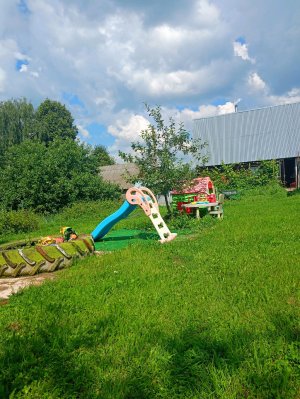 разговариваю с подписчиками и строю батут