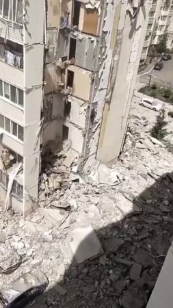 Взрыв прогремел в жилом доме в Саратове. Часть здания обвалилась. СМИ пишут, что есть погибшие.