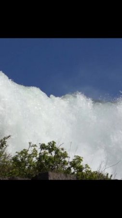 ВИД СНИЗУ НА ВОДОПАД 1