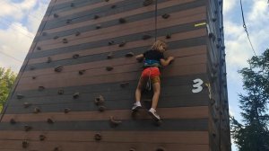 Первое покорение скалодрома от Дочери