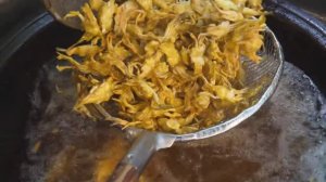 Жареный молодой краб, креветки, курица