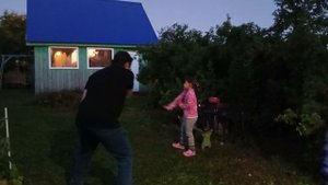 Танцор девочка!