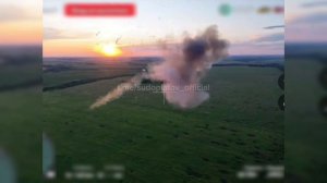 Мгновенная карма вражеского БПЛА, который пытался сбить тараном наш мавик😎  Работает расчёт бата...