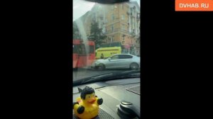 Троллейбус и автомобиль столкнулись в центре Хабаровска