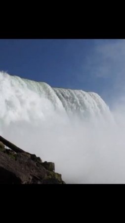 ВИД СНИЗУ НА ВОДОПАД