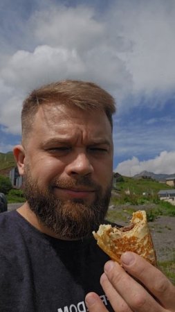 Остановились перекусить на границе в Грузии.