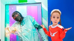 Настя о правилах безопасности и хорошего поведении для детей