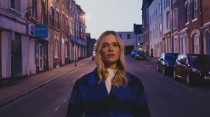 Florrie - Kissing In The Cold (Official Video)