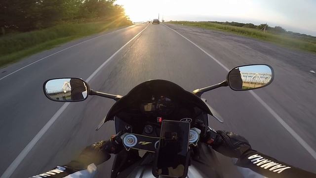 R1 vs CBR 600rr смотреть онлайн