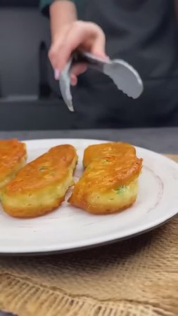 Быстрые пирожки с яйцом и луком! Потрясающие ВКУСНЫЙ РЕЦЕПТ! Подписывайтесь на канал!