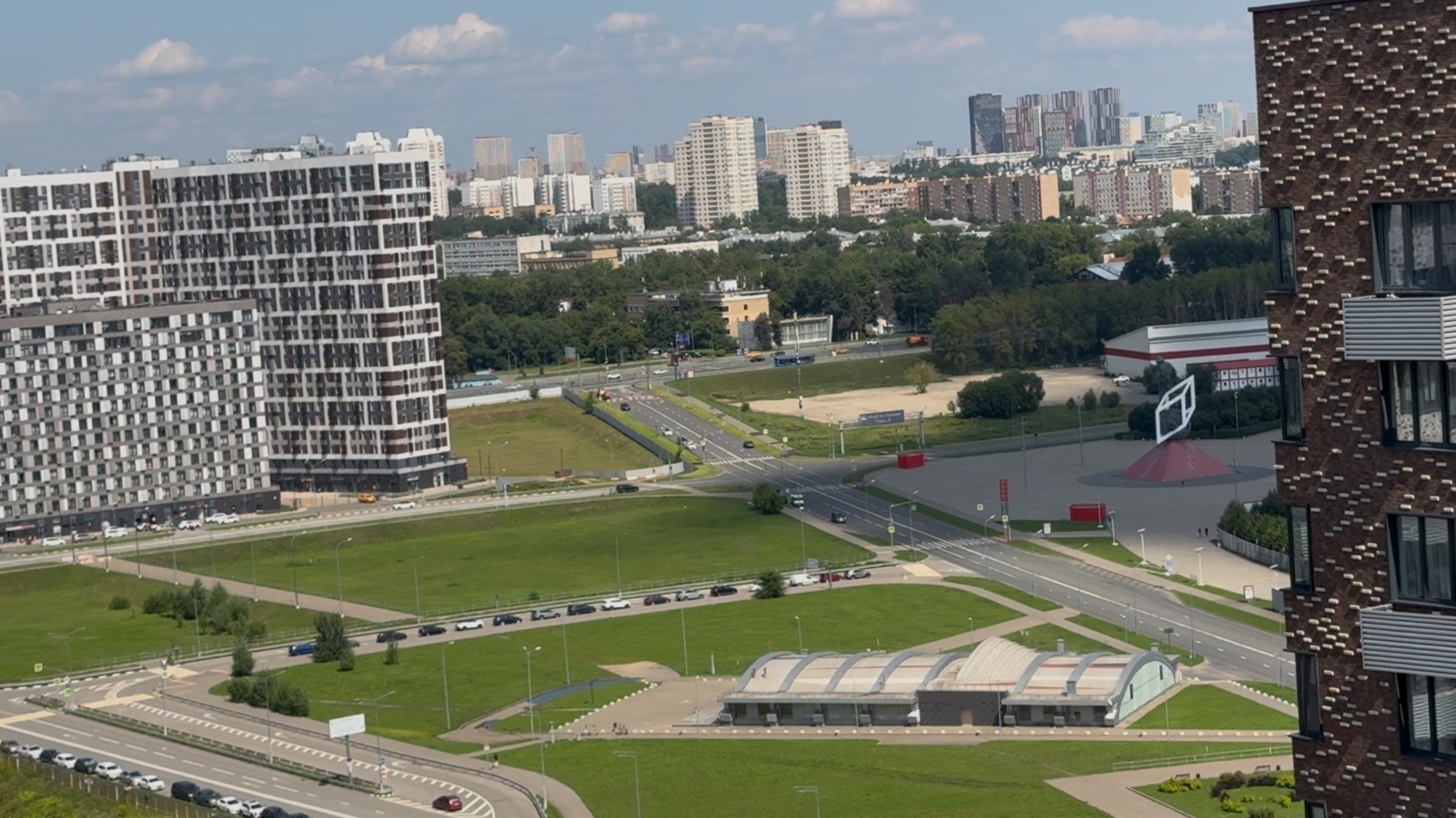 Внешняя камера метро Спартак днем 25.07.2025 смотреть онлайн