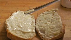 Быстрые чесночные гренки