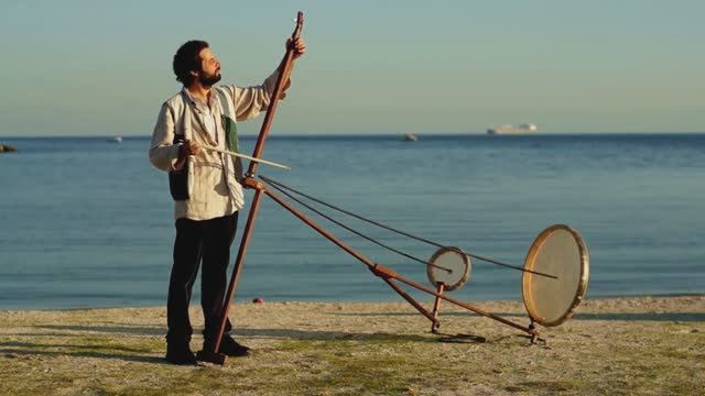 10 САМЫХ НЕОБЫЧНЫХ МУЗЫКАЛЬНЫХ ИНСТРУМЕНТОВ В МИРЕ смотреть онлайн