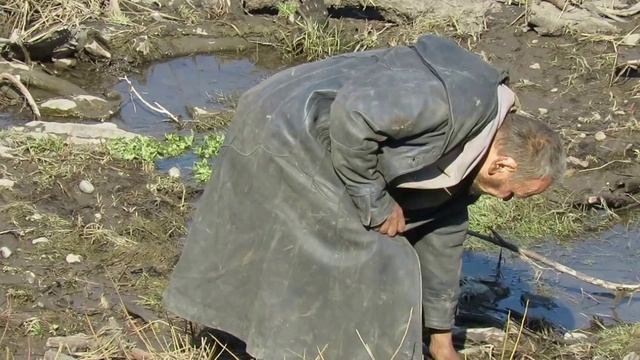 Юра. Он стал бомжом, сейчас его не видно уже года 2-3.