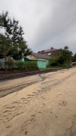 По улице Курская 15 июля на улице сняли асфальт, и с тех пор раскопки зависли во времени.