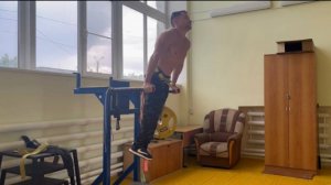 50 кг до отказа. Брусья с весом