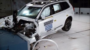 Краш-тест Volvo XC90 Hybrid 2025