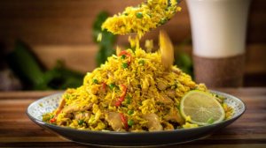 Острый жареный рис с курицей