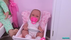 🍿 Кукла СЕСТРЕНКА БЕБИ БОН кормит и одевает малыша для прогулки в парке! Поиграйте в игрушки