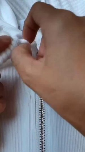Чтобы шнурок не болтался