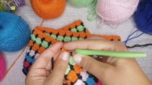 Вяжем из остатков яркий плед🤗
Мини обьяснялка👍