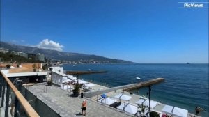 Крым Ялта пляж Изумрудный сегодня 25 июля 2025. Море и погода в Ялте сейчас. Обстановка