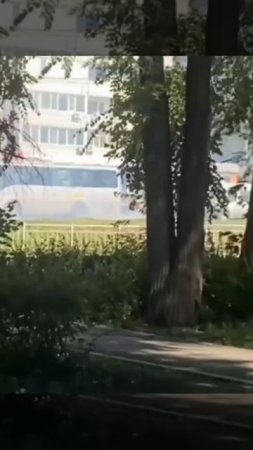 Напротив ТЦ Дарс на Рябикова задымился автобус