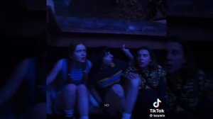 (мы умрём где-то посреди ночи но я люблю тебя очень - и я люблю тебя очень только жаль мы умрём...)