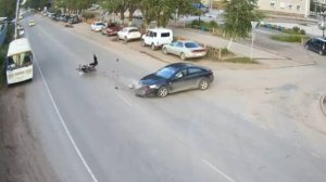 Момент столкновения мотоциклиста с легковушкой: ДТП в Усть-Куте