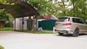 Веселое Плавание: Приключения на Бассейне с Друзьями