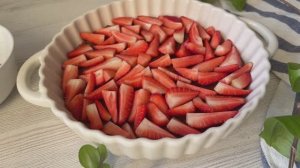 Летний сметанник с клубникой и шоколадной песочной основой. Просто и вкусно! Сохраняйте и готовьте!