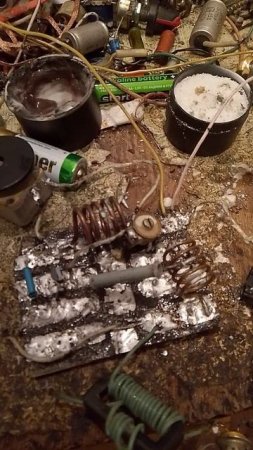 предварительный макет фм приемника на одном транзисторе.