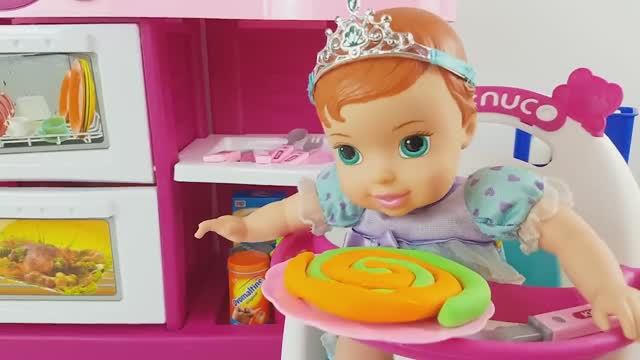 Малышка BABY BORN ест пюре из игрушечной кухни - Кулинарные игры для детей мультфильм смотреть онлайн