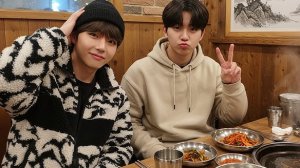 "Волшебство вечера с Тэхёном: 🍖✨ Барбекю и радость в сердце ARMY 💖"