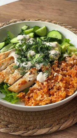 Трендовый салат с хрустящим рисом от автора dmitrieva.marinna 🥗 #foodru #рецепты