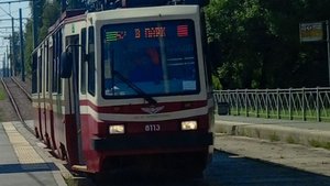 прохожу свои уровни в geometry dash мы с каждым разом когда я умираю я улегчаю свой уровень