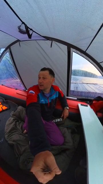 Как прошла ночь под дождем в лодке? смотреть онлайн