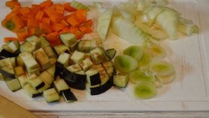 Говядина, тушеная с овощами в томатном соусе