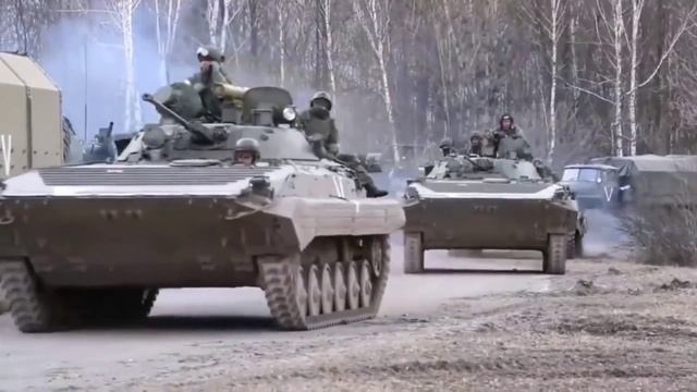 В КЛУБАХ МУЗЫКА ГРЕМИТ