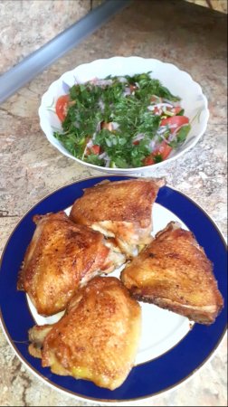 Жареные куриные бедра на сковороде. Просто быстро и вкусно