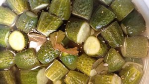 Заготовки на зиму. Мариную огурчики.