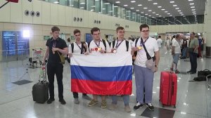 Из Парижа в Москву вернулась команда российских школьников - триумфаторов олимпиады по физике