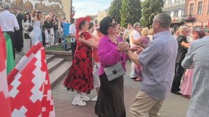 Счастливые брестчане!!! Звучит краковяк на Советской.💖💗💞💕💝🔥👏❤️🔥