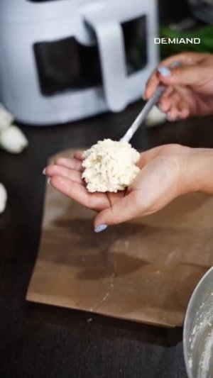 1 Сырные сырники с тянущейся начинкой 🧀