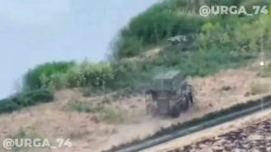 Российские бойцы подбили дроном украинский MaxxPro. В результате попадания, судя по траектории движе