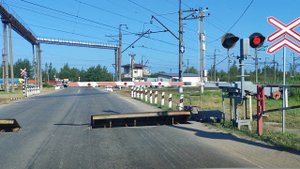 Тепловоз на переезде, сырковское шоссе