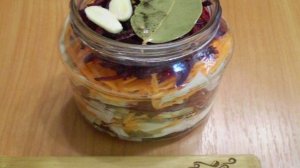 Быстрая маринованная капуста со свеклой