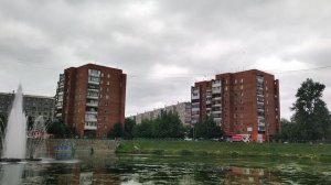 Пруд девичьи слёзы, включается фонтан.